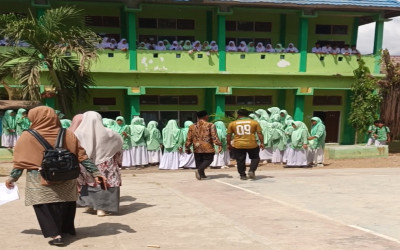 Guru BK dan Wali Kelas Razia Kosmetik Siswi, Kepala MAN 2 Bima Tegaskan Fokus Utama Siswa adalah Belajar